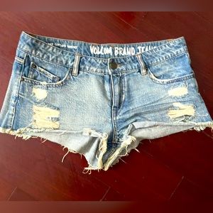 Light wash cut off denim shorts